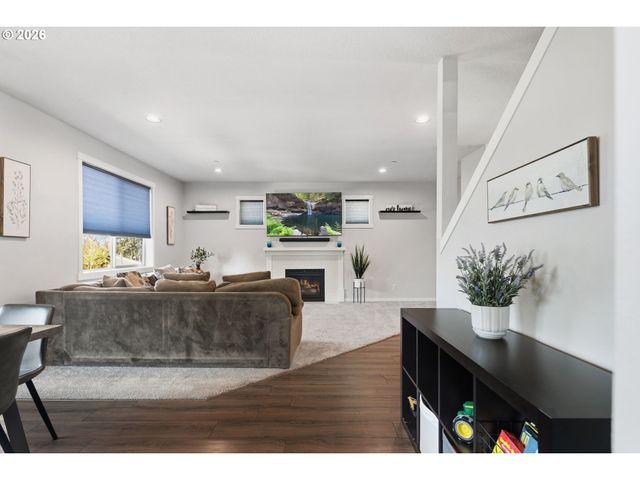 6635 LARISSA Ln, Gladstone, OR 97027