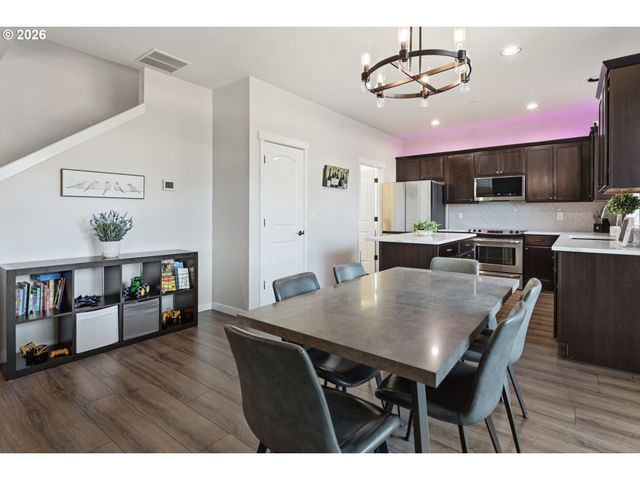 6635 LARISSA Ln, Gladstone, OR 97027