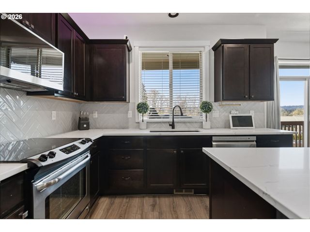 6635 LARISSA Ln, Gladstone, OR 97027