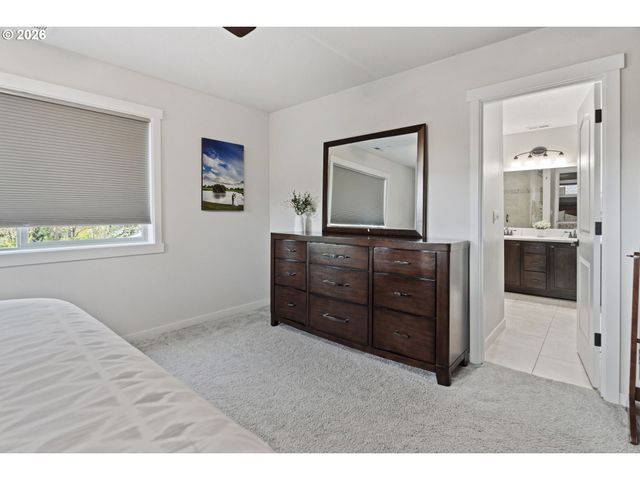 6635 LARISSA Ln, Gladstone, OR 97027