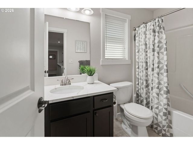 6635 LARISSA Ln, Gladstone, OR 97027