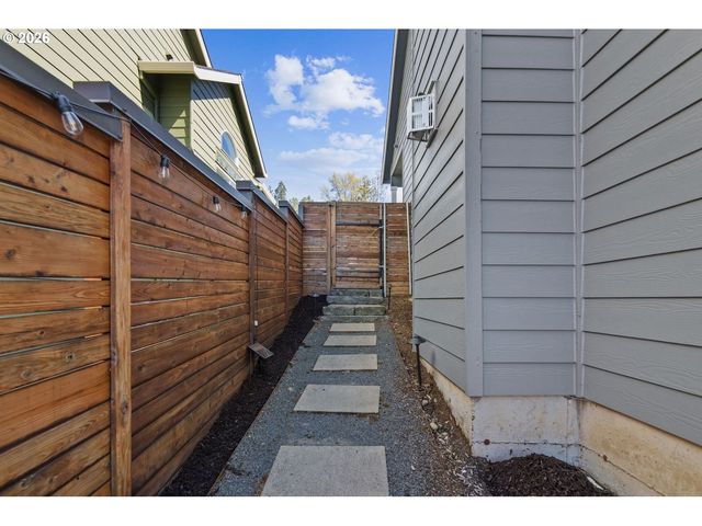 6635 LARISSA Ln, Gladstone, OR 97027