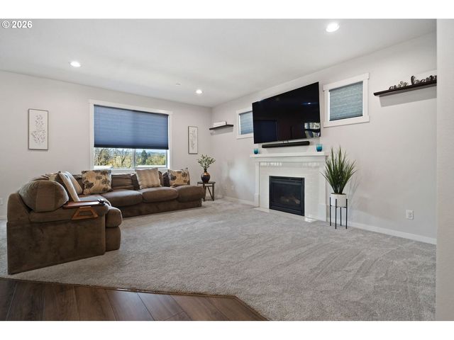 6635 LARISSA Ln, Gladstone, OR 97027