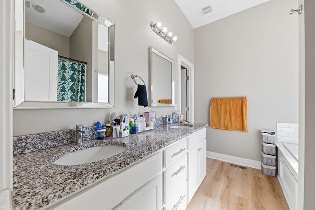 1219 Sontag Dr, Derby, KS 67037