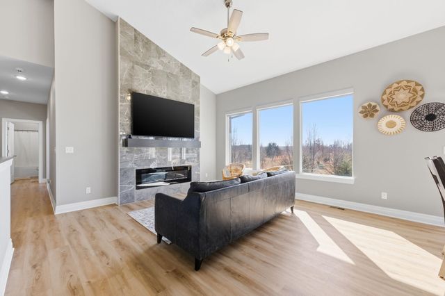 1219 Sontag Dr, Derby, KS 67037