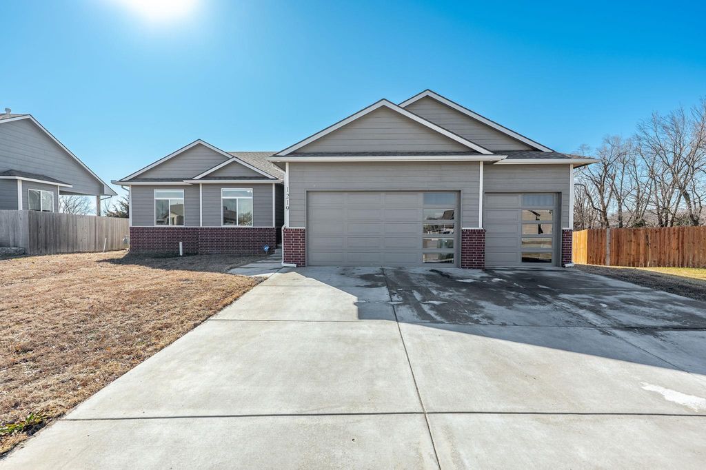 1219 Sontag Dr, Derby, KS 67037