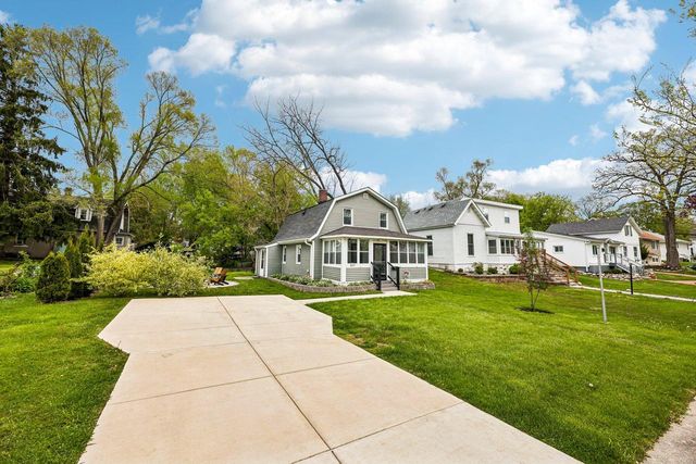 527 Water STREET, Lake Geneva, WI 53147
