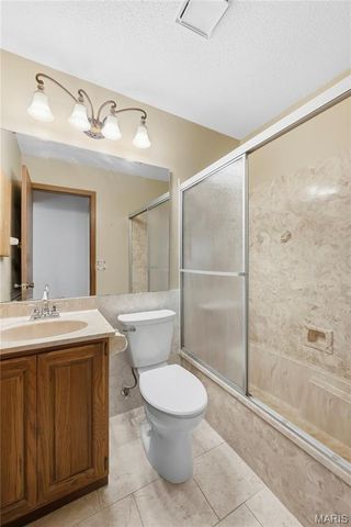 3044 Brentmoor Drive, St Charles, MO 63303