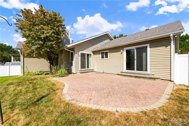 3044 Brentmoor Drive, St Charles, MO 63303