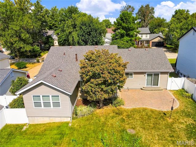 3044 Brentmoor Drive, St Charles, MO 63303