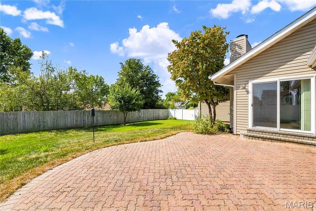 3044 Brentmoor Drive, St Charles, MO 63303