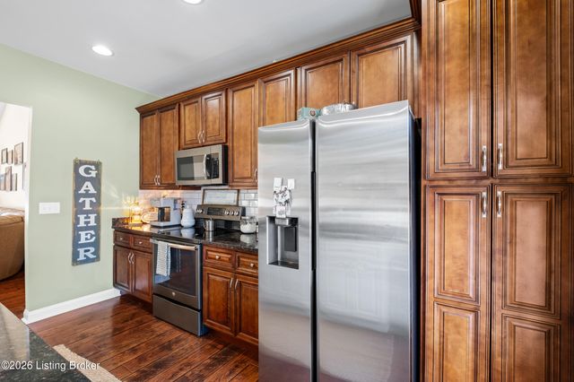 282 Fernwood Dr, Mt Washington, KY 40047