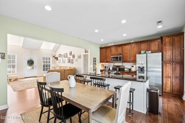 282 Fernwood Dr, Mt Washington, KY 40047