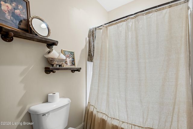 282 Fernwood Dr, Mt Washington, KY 40047