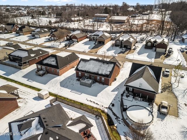 282 Fernwood Dr, Mt Washington, KY 40047