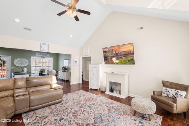 282 Fernwood Dr, Mt Washington, KY 40047