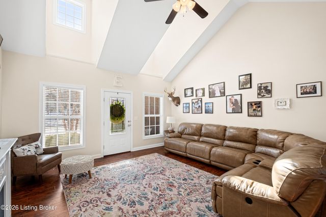 282 Fernwood Dr, Mt Washington, KY 40047