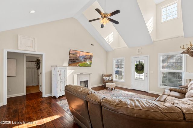 282 Fernwood Dr, Mt Washington, KY 40047