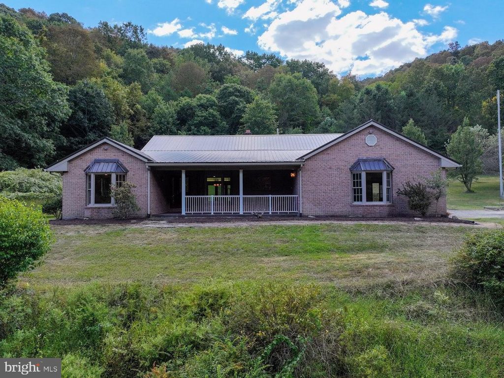 Image 2 of property listing at 353 PINE PITCH RD, Buffalo Mills, PA 15534