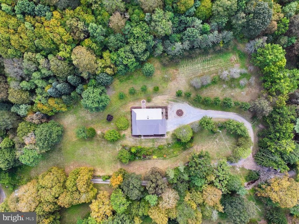 Image 4 of property listing at 353 PINE PITCH RD, Buffalo Mills, PA 15534