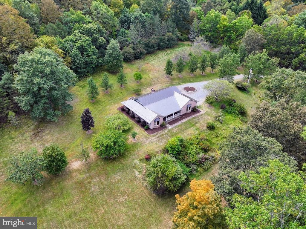 Image 6 of property listing at 353 PINE PITCH RD, Buffalo Mills, PA 15534