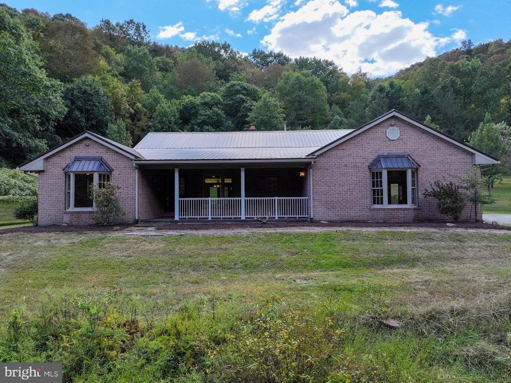 Image 7 of property listing at 353 PINE PITCH RD, Buffalo Mills, PA 15534