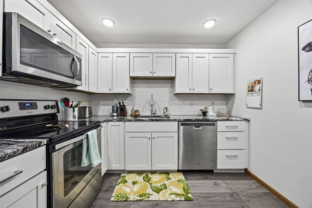 332 S Linn Street 305, Iowa City, IA 52240