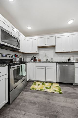 332 S Linn Street 305, Iowa City, IA 52240