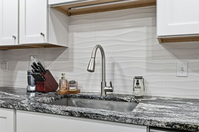 332 S Linn Street 305, Iowa City, IA 52240