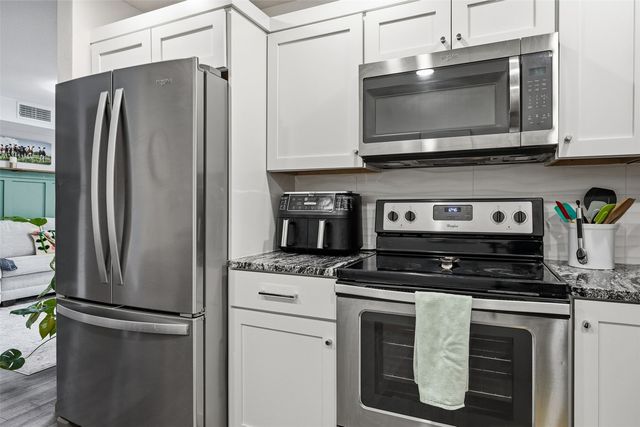 332 S Linn Street 305, Iowa City, IA 52240