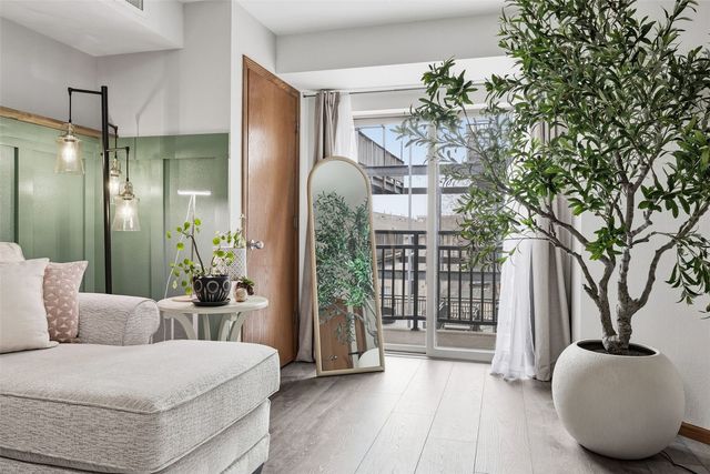 332 S Linn Street 305, Iowa City, IA 52240