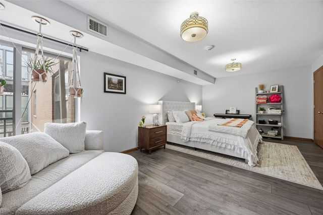 332 S Linn Street 305, Iowa City, IA 52240