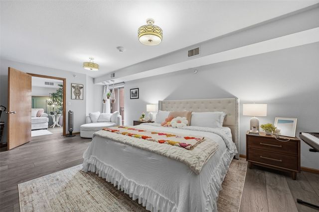 332 S Linn Street 305, Iowa City, IA 52240