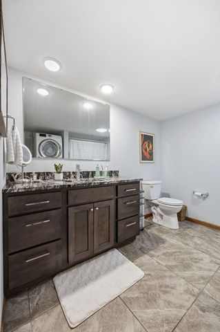 332 S Linn Street 305, Iowa City, IA 52240