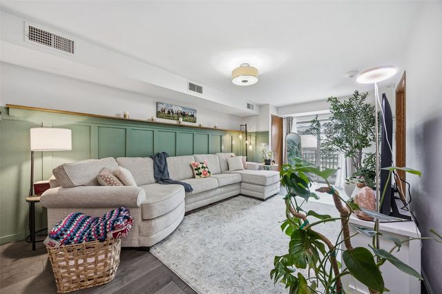 332 S Linn Street 305, Iowa City, IA 52240