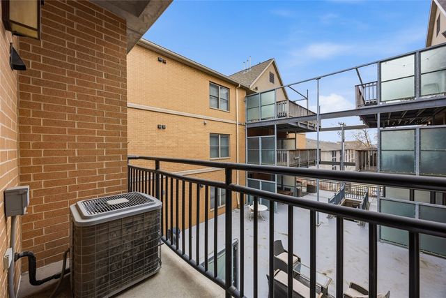 332 S Linn Street 305, Iowa City, IA 52240