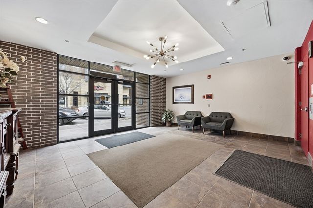 332 S Linn Street 305, Iowa City, IA 52240