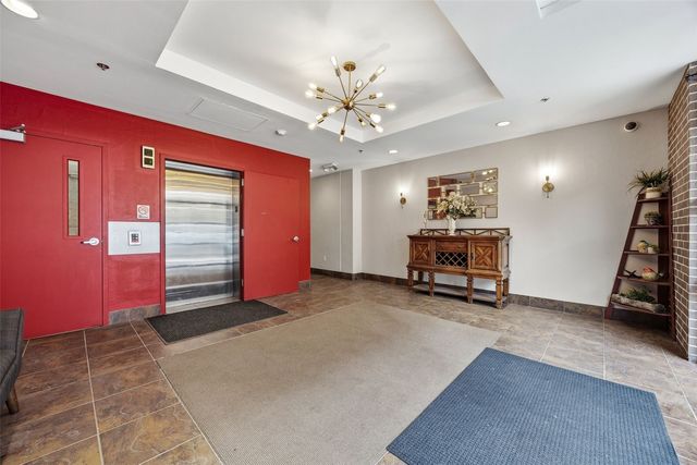 332 S Linn Street 305, Iowa City, IA 52240