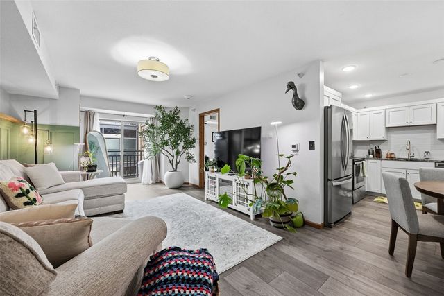 332 S Linn Street 305, Iowa City, IA 52240