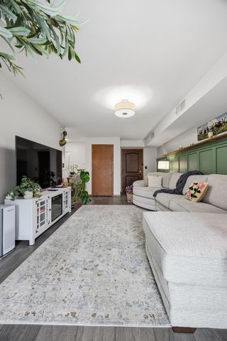 332 S Linn Street 305, Iowa City, IA 52240