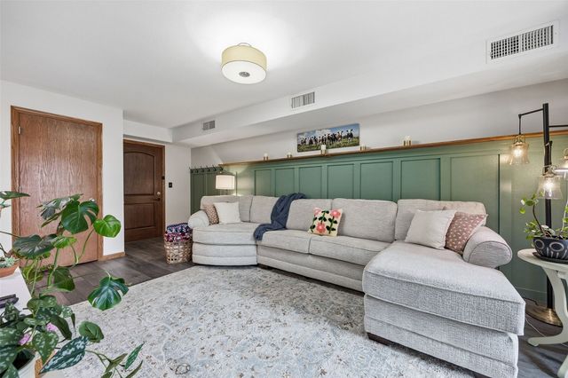 332 S Linn Street 305, Iowa City, IA 52240