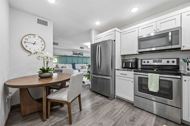 332 S Linn Street 305, Iowa City, IA 52240