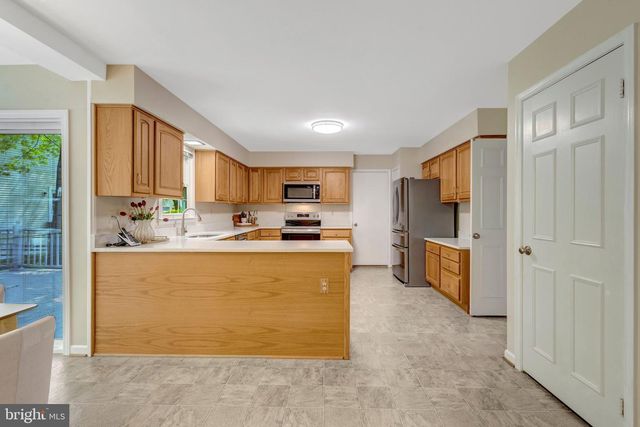 10354 STEAMBOAT LANDING LN, Burke, VA 22015