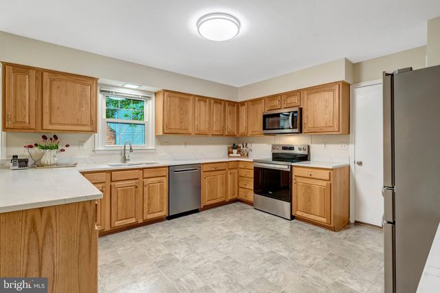 10354 STEAMBOAT LANDING LN, Burke, VA 22015