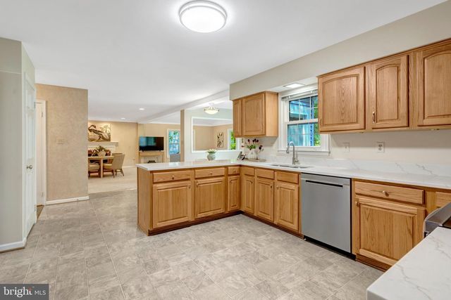 10354 STEAMBOAT LANDING LN, Burke, VA 22015