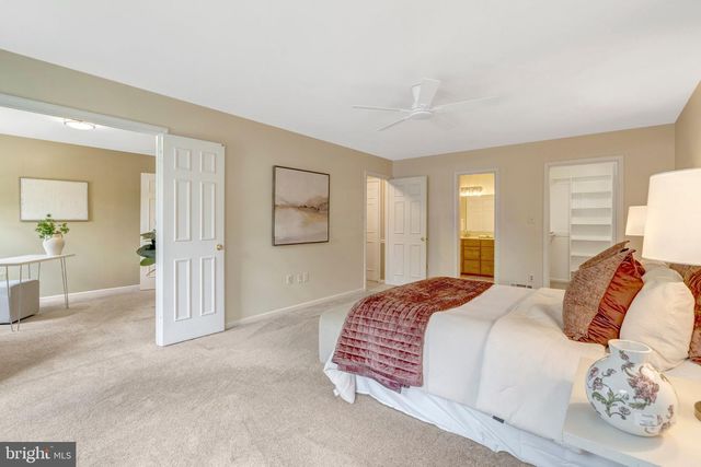 10354 STEAMBOAT LANDING LN, Burke, VA 22015