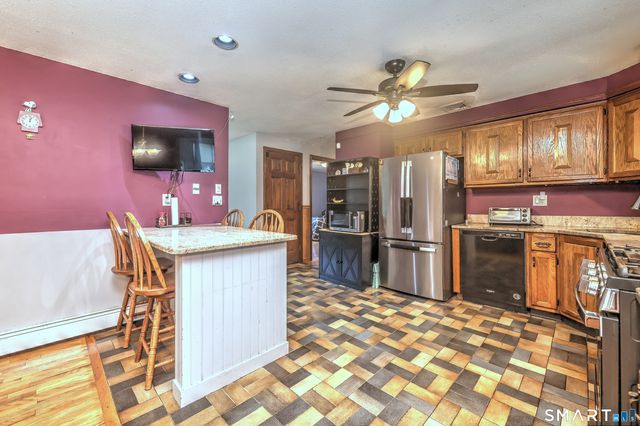 160 Tanglewood Drive, Hamden, CT 06518