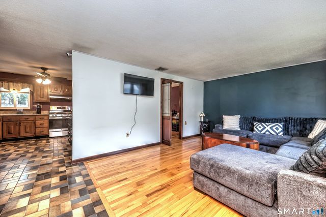 160 Tanglewood Drive, Hamden, CT 06518