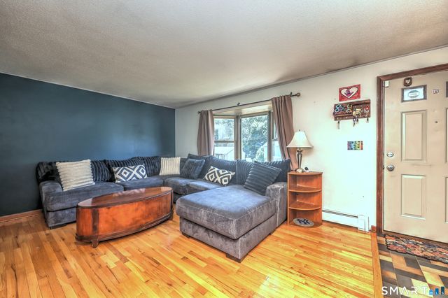 160 Tanglewood Drive, Hamden, CT 06518