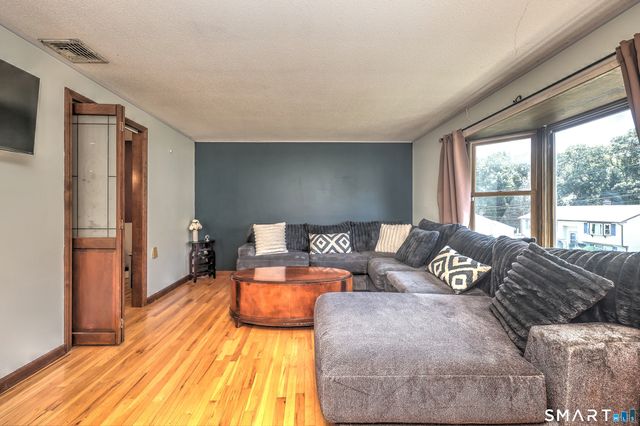 160 Tanglewood Drive, Hamden, CT 06518